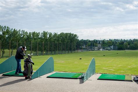 Driving range in the city .